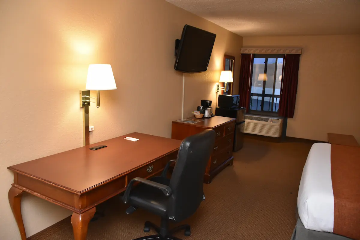 Executive King room amenities photo