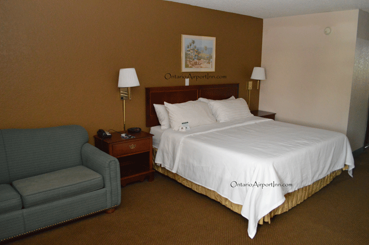 Executive King room bed photo